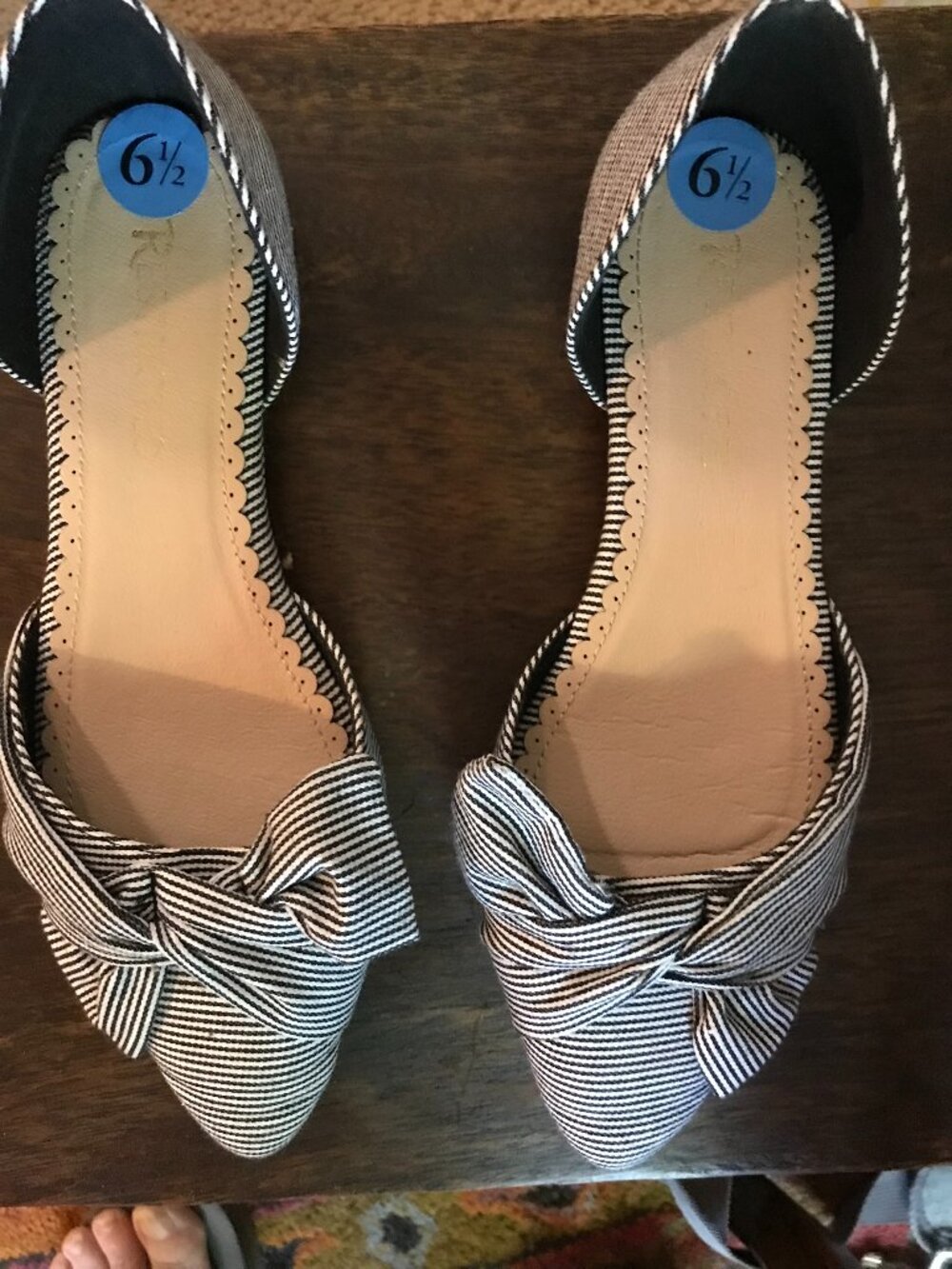 Restricted black and white stripe flat